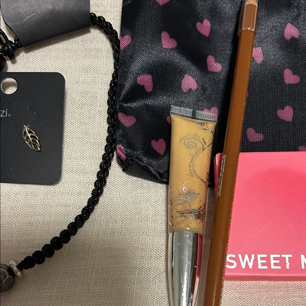 Paparazzi Black Jewelry Set with Heart Pouch and Makeup - Picture 3 of 4